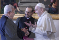 NEWS - Mahmud Abbas trifft den Papst im Vatikan