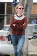 PEOPLE - Kirsten Dunst trägt ihren Verlobungsring