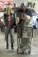 PEOPLE - Gwen Stefani und Blake Shelton machen Grosseinkäufe