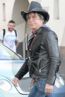 PEOPLE - Mickey Rourke rockt mit Lederjacke