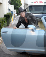 PEOPLE - Mickey Rourke rockt mit Lederjacke