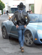PEOPLE - Mickey Rourke rockt mit Lederjacke
