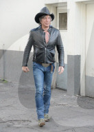 PEOPLE - Mickey Rourke rockt mit Lederjacke