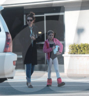 PEOPLE - Katie Holmes und Suri Cruise ganz happy nach Shopping Tour
