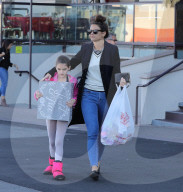 PEOPLE - Katie Holmes und Suri Cruise ganz happy nach Shopping Tour