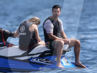 EXKLUSIV - Billie Lourd und Taylor Lautner sausen mit dem Jet Ski über die Wellen in Cabo