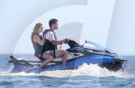 EXKLUSIV - Billie Lourd und Taylor Lautner sausen mit dem Jet Ski über die Wellen in Cabo