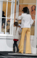 EXKLUSIV - Harper Beckham begleitet Mami Victoria auf der Shoppingtour