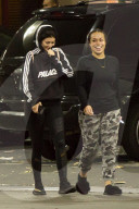 PEOPLE - Kylie Jenner hat was zu kichern