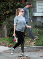 NEWS - Schwangere Amanda Seyfried und Thomas Sadoski holen Kaffee