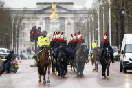 NEWS - London: Wache-Wechsel vor Buckingham Palast mit Polizeischutz