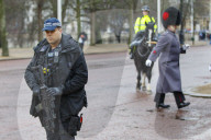 NEWS - London: Wache-Wechsel vor Buckingham Palast mit Polizeischutz
