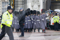 NEWS - London: Wache-Wechsel vor Buckingham Palast mit Polizeischutz