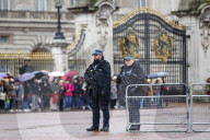 NEWS - London: Wache-Wechsel vor Buckingham Palast mit Polizeischutz
