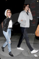 PEOPLE - Ashley Tisdale mit den Hudgens-Schwestern am Lakers Spiel