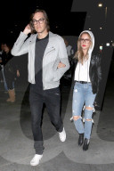 PEOPLE - Ashley Tisdale mit den Hudgens-Schwestern am Lakers Spiel