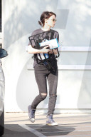 PEOPLE - Rooney Mara bummelt in Studio City