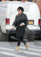 PEOPLE - Julianne Moore spaziert durchs West Village