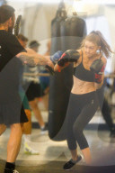 PEOPLE - Gigi Hadid schlägt zu