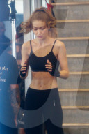 PEOPLE - Gigi Hadid schlägt zu