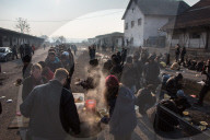REPORTAGE - Flüchtlingskrise: Das Leben als der serbischen Grenze