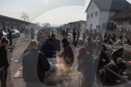 REPORTAGE - Flüchtlingskrise: Das Leben als der serbischen Grenze