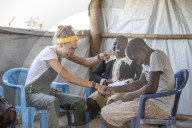 PEOPLE - Cara Delevingne besucht Hilfswerk in Uganda