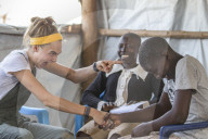 PEOPLE - Cara Delevingne besucht Hilfswerk in Uganda