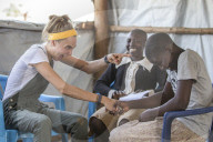 PEOPLE - Cara Delevingne besucht Hilfswerk in Uganda