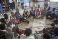 PEOPLE - Cara Delevingne besucht Hilfswerk in Uganda