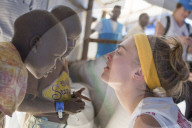 PEOPLE - Cara Delevingne besucht Hilfswerk in Uganda