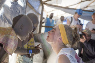 PEOPLE - Cara Delevingne besucht Hilfswerk in Uganda