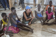 PEOPLE - Cara Delevingne besucht Hilfswerk in Uganda