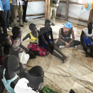PEOPLE - Cara Delevingne besucht Hilfswerk in Uganda