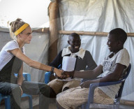 PEOPLE - Cara Delevingne besucht Hilfswerk in Uganda