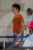 PEOPLE - Ferienstimmung: Sir Cliff Richard landet in Barbados