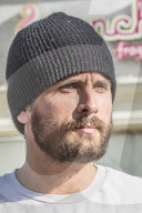 PEOPLE - Scott Disick im Schlabber-Look in Calabasas unterwegs