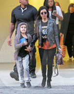 PEOPLE - Kourtney Kardashian bringt Klein Mason zum Kunstunterricht