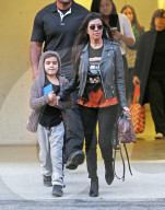 PEOPLE - Kourtney Kardashian bringt Klein Mason zum Kunstunterricht