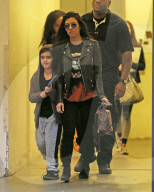 PEOPLE - Kourtney Kardashian bringt Klein Mason zum Kunstunterricht