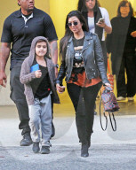 PEOPLE - Kourtney Kardashian bringt Klein Mason zum Kunstunterricht