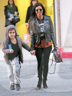 PEOPLE - Kourtney Kardashian bringt Klein Mason zum Kunstunterricht