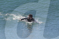 PEOPLE - Liam Hemsworth stürzt sich in die Wellen von Malibu