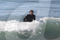 PEOPLE - Liam Hemsworth stürzt sich in die Wellen von Malibu
