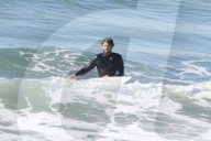 PEOPLE - Liam Hemsworth stürzt sich in die Wellen von Malibu