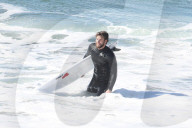 PEOPLE - Liam Hemsworth stürzt sich in die Wellen von Malibu