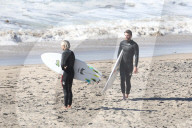 PEOPLE - Liam Hemsworth stürzt sich in die Wellen von Malibu
