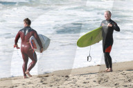PEOPLE - Liam Hemsworth stürzt sich in die Wellen von Malibu
