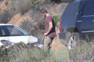 PEOPLE - Liam Hemsworth stürzt sich in die Wellen von Malibu