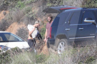 PEOPLE - Liam Hemsworth stürzt sich in die Wellen von Malibu